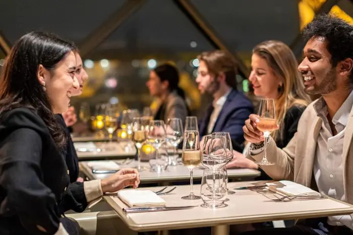 Cena en la Torre Eiffel y Crucero por el Río Sena