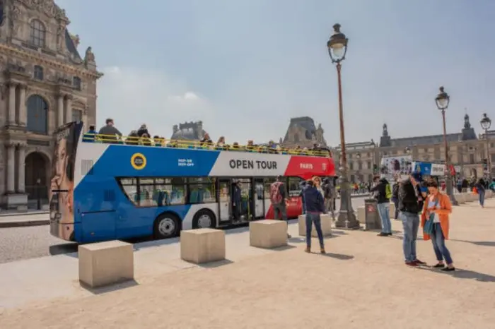 Visita Guiada al Louvre con Bus Turístico 1 Día