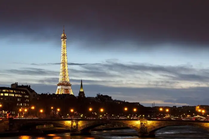Bus Nocturno Panorámico París Iluminado