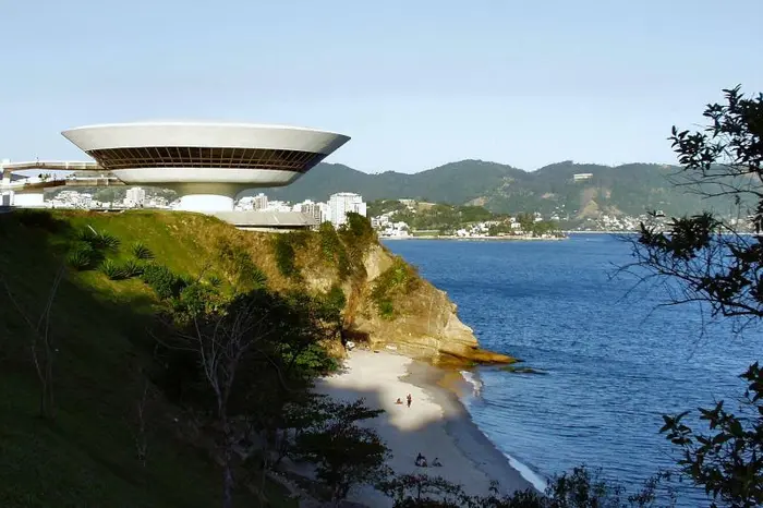 Visita a Niteroi para Conocer la Arquitectura de Niemeyer en Privado con Pick-up