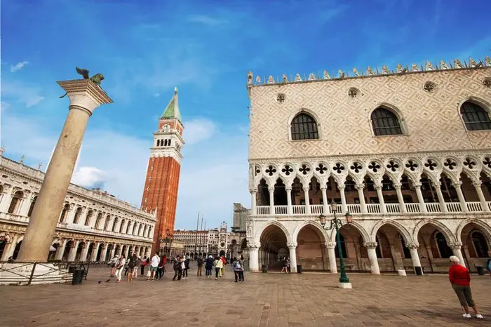 Venecia Interior y Paseo en Góndola - Palacio Ducal y Basílica de San Marcos Sin Colas