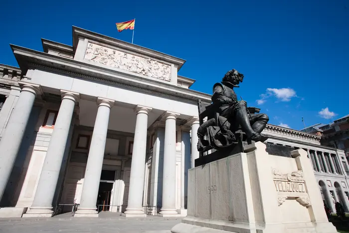 Tour al Museo del Prado con Tapas y E-Bike en el Retiro