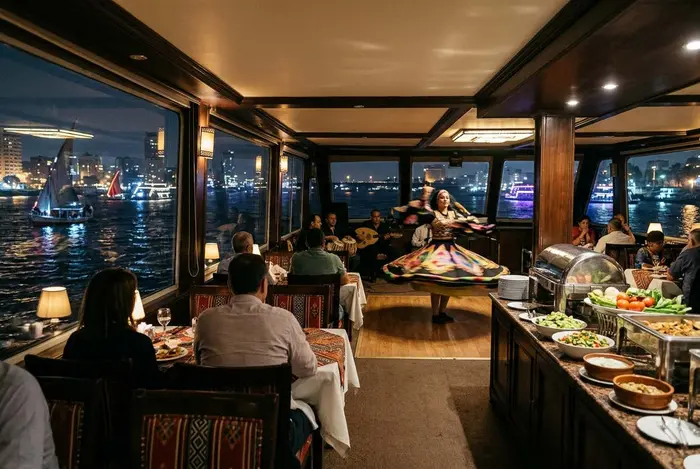 Crucero por el Nilo con cena y espectáculo