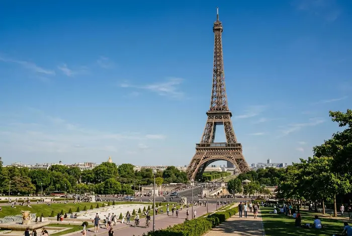 Entradas a la 1ª y 2ª planta de la Torre Eiffel + Crucero por el Sena