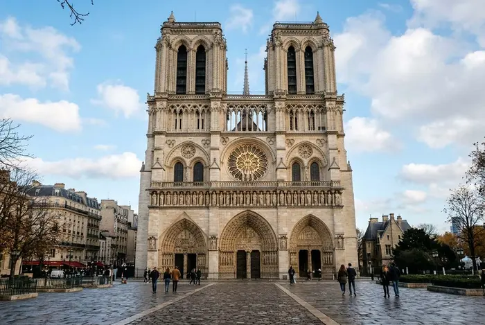 Tour por la isla de la Cité + Entrada a Notre Dame con audioguía + Paseo en barco