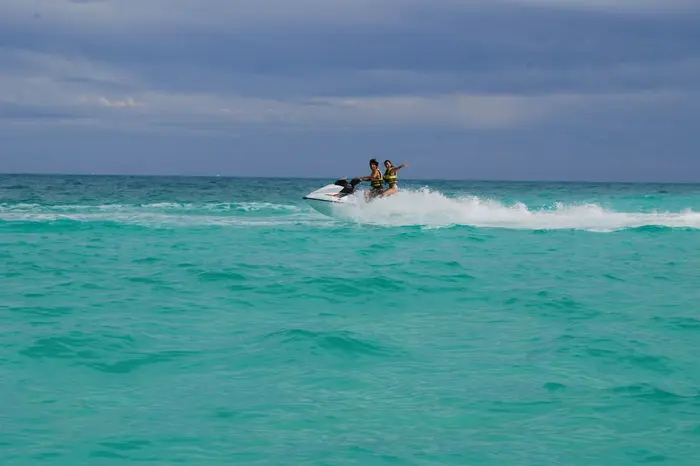 Snorkel y tour en moto de agua por Cancún