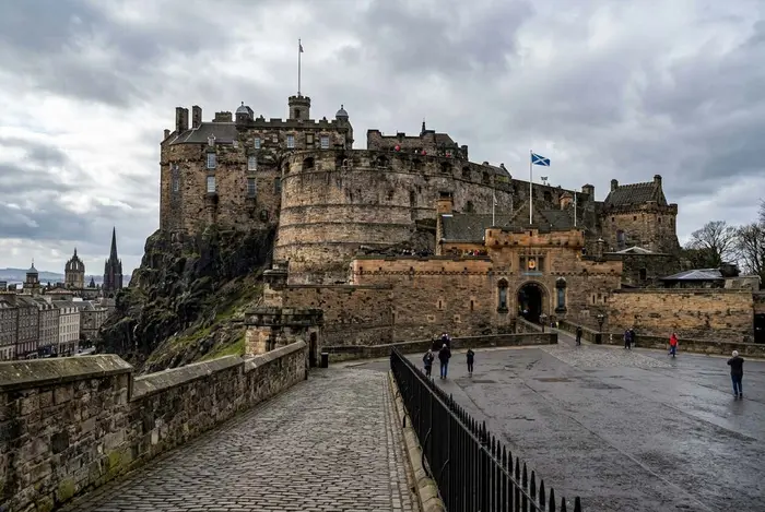 Tren de Londres a Edimburgo + Entradas al Castillo y autobús turístico