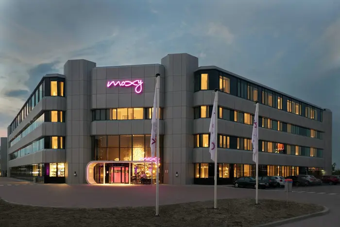Moxy Amsterdam Schiphol Airport, Ámsterdam