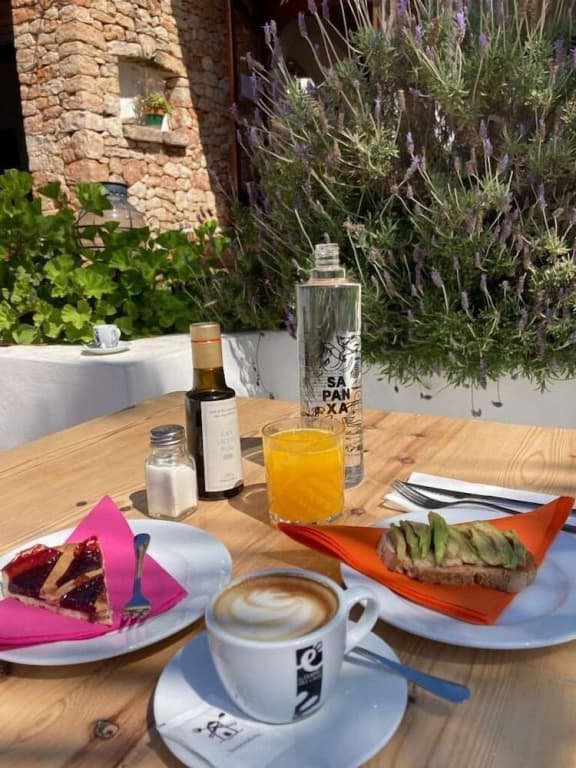 Hostal Illes Pitiüses