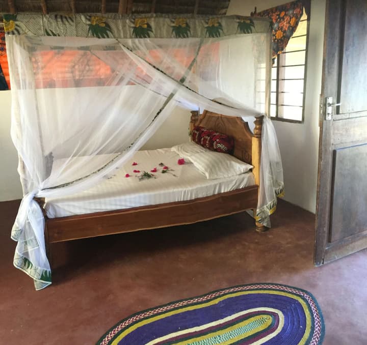 Mabwe Roots Bungalows