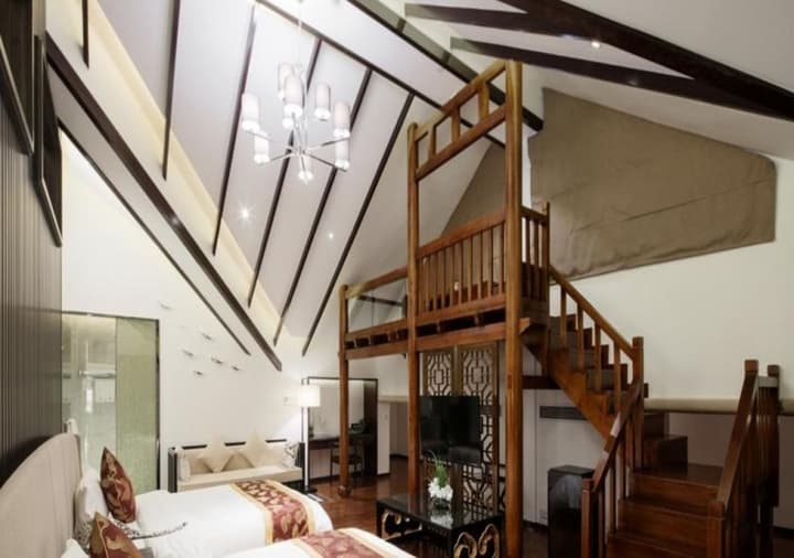 Elephant Trunk Hill Hotel