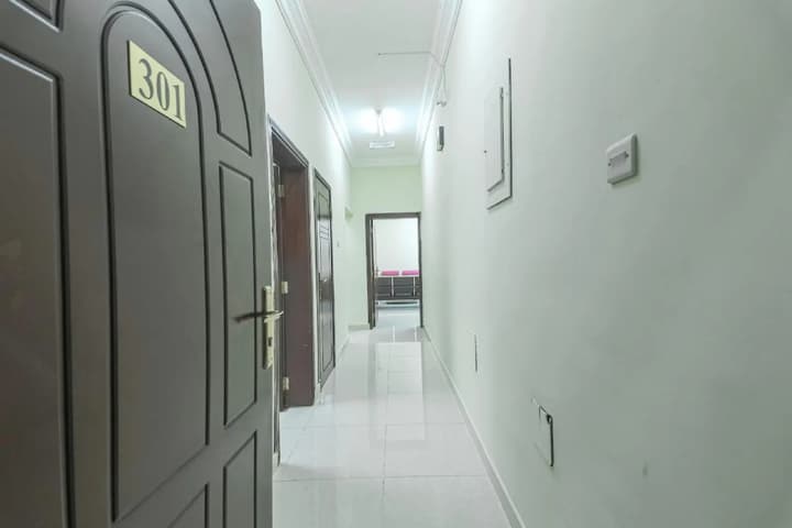 Super OYO 111 Al Thabit Hotel