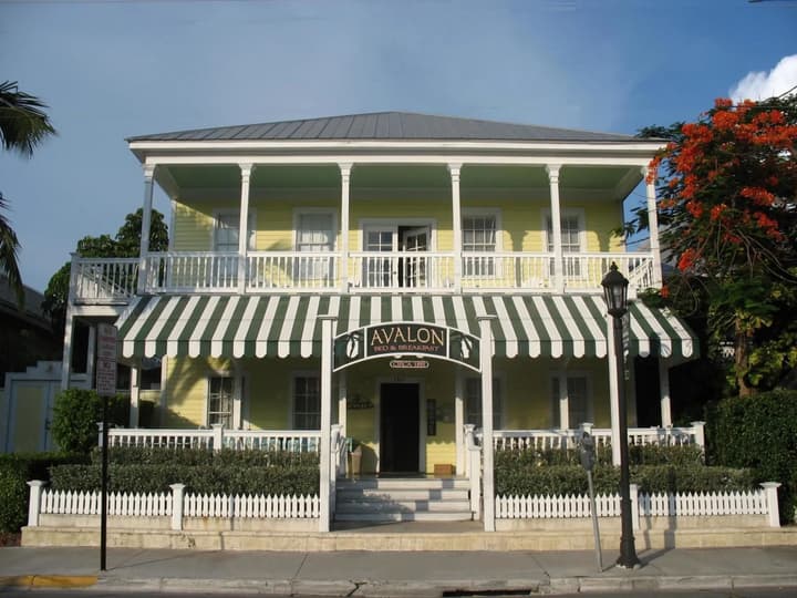 Duval Gardens at Southernmost Beach Resort – Adults Only