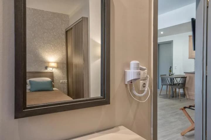 Lefkoniko Icarus Suites