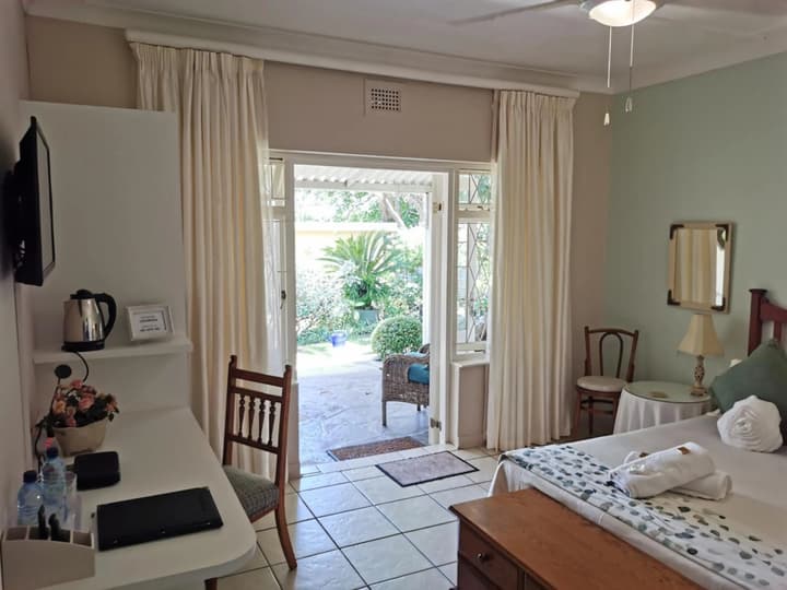 Eight Palms