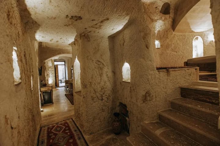 Lagania Cave Suites