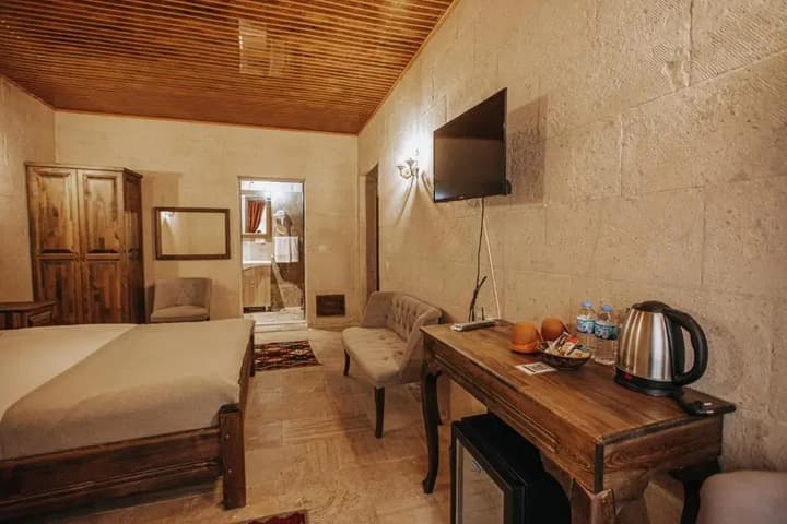 Lagania Cave Suites