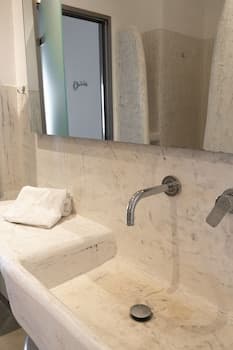 Demilmar Luxury Suites