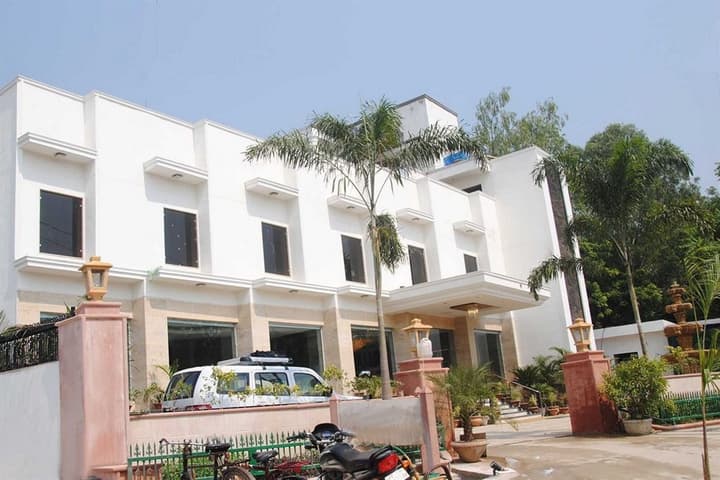 Aryans Taj Resort, Agra