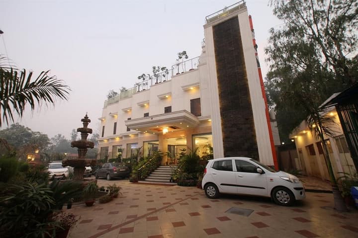 Aryans Taj Resort, Agra