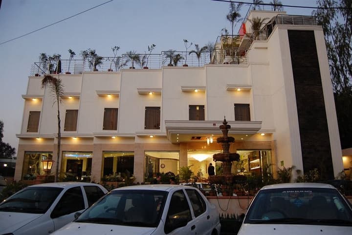 Aryans Taj Resort, Agra