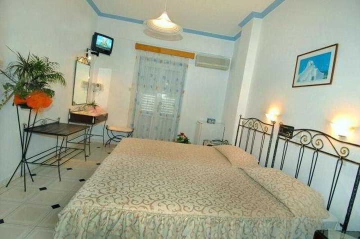 Deluxe Hotel Santorini