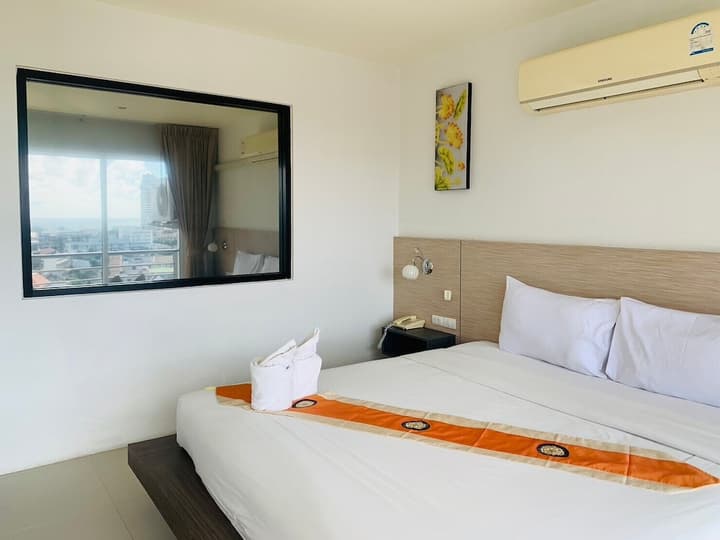 Oceanview Treasure Hotel & Residence