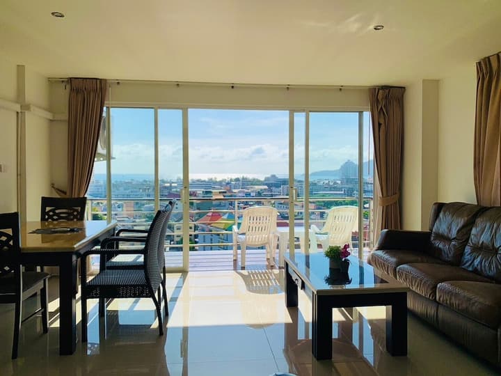 Oceanview Treasure Hotel & Residence