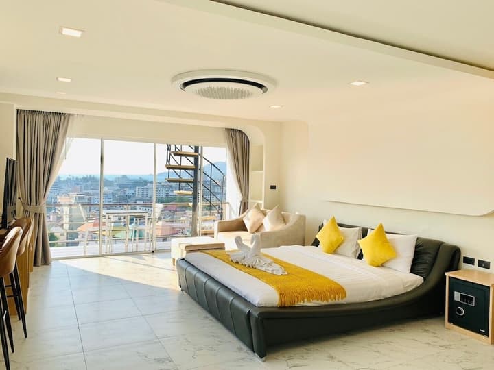 Oceanview Treasure Hotel & Residence