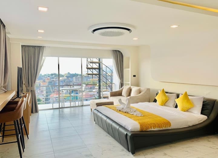 Oceanview Treasure Hotel & Residence