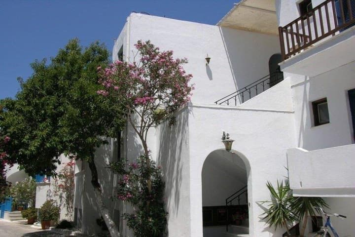 Avra Pension