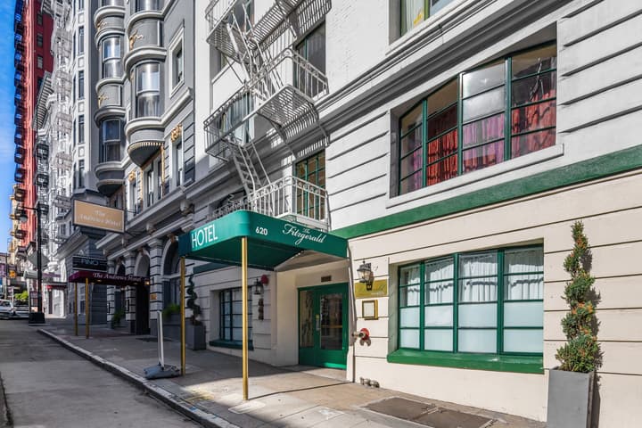 Fitzgerald Hotel