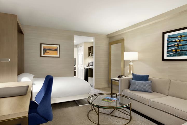 DoubleTree Suites by Hilton Hotel Boston - Cambridge