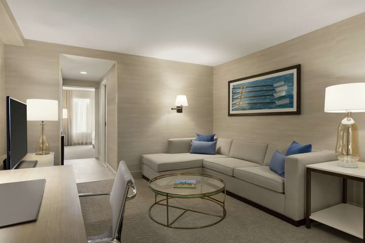 DoubleTree Suites by Hilton Hotel Boston - Cambridge