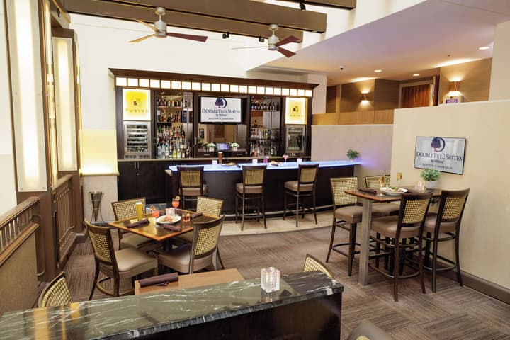 DoubleTree Suites by Hilton Hotel Boston - Cambridge