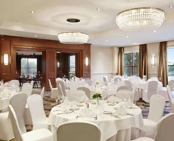 DoubleTree Suites by Hilton Hotel Boston - Cambridge