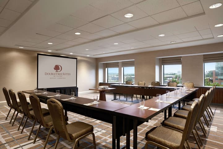 DoubleTree Suites by Hilton Hotel Boston - Cambridge