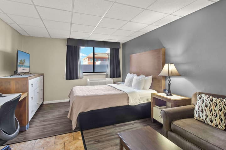 Quality Inn & Suites Green Bay Downtown