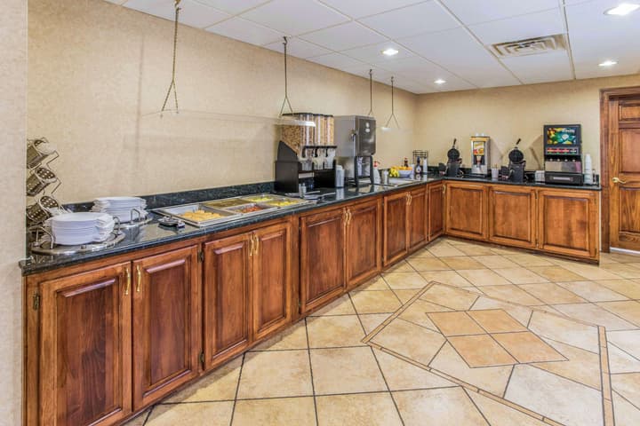 Quality Inn & Suites Green Bay Downtown