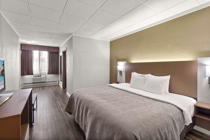 Quality Inn & Suites Green Bay Downtown