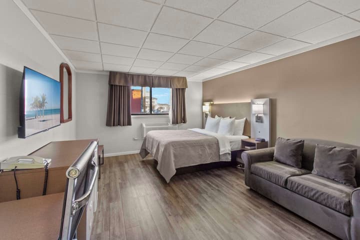 Quality Inn & Suites Green Bay Downtown