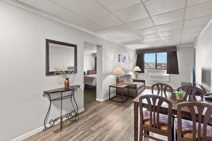 Quality Inn & Suites Green Bay Downtown