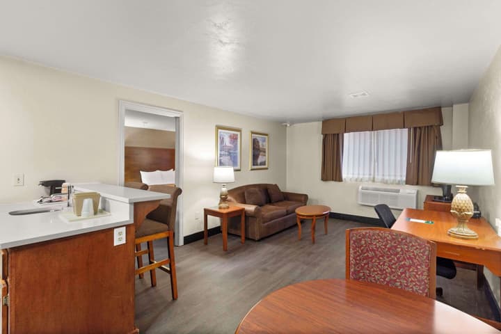 Quality Inn & Suites Green Bay Downtown