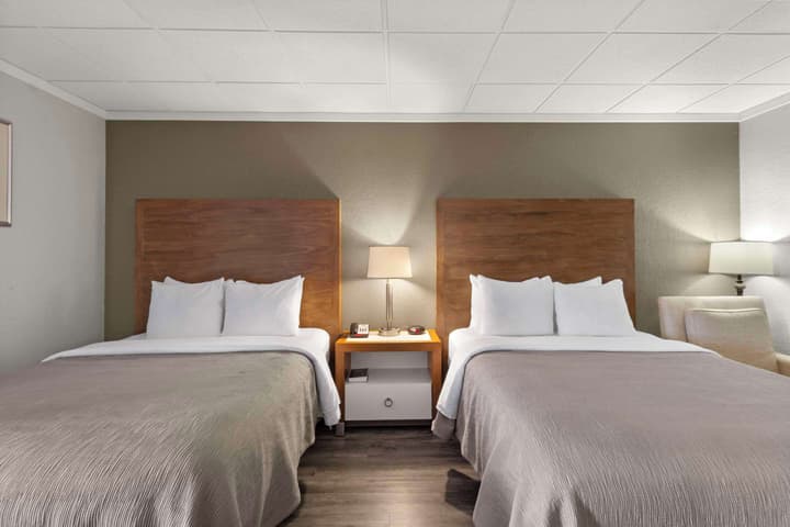 Quality Inn & Suites Green Bay Downtown