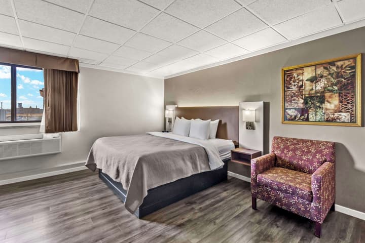 Quality Inn & Suites Green Bay Downtown