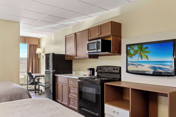 Quality Inn & Suites Green Bay Downtown