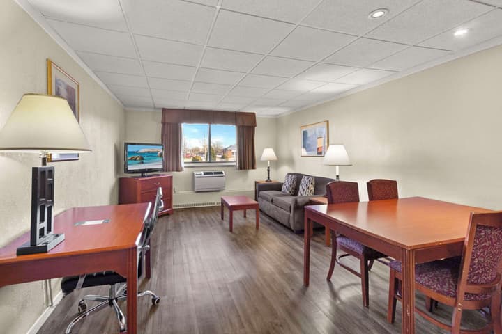 Quality Inn & Suites Green Bay Downtown