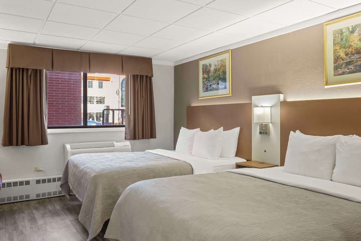 Quality Inn & Suites Green Bay Downtown