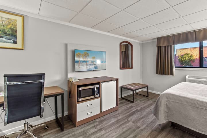 Quality Inn & Suites Green Bay Downtown