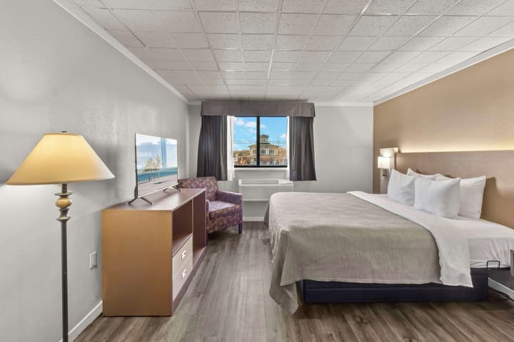 Quality Inn & Suites Green Bay Downtown